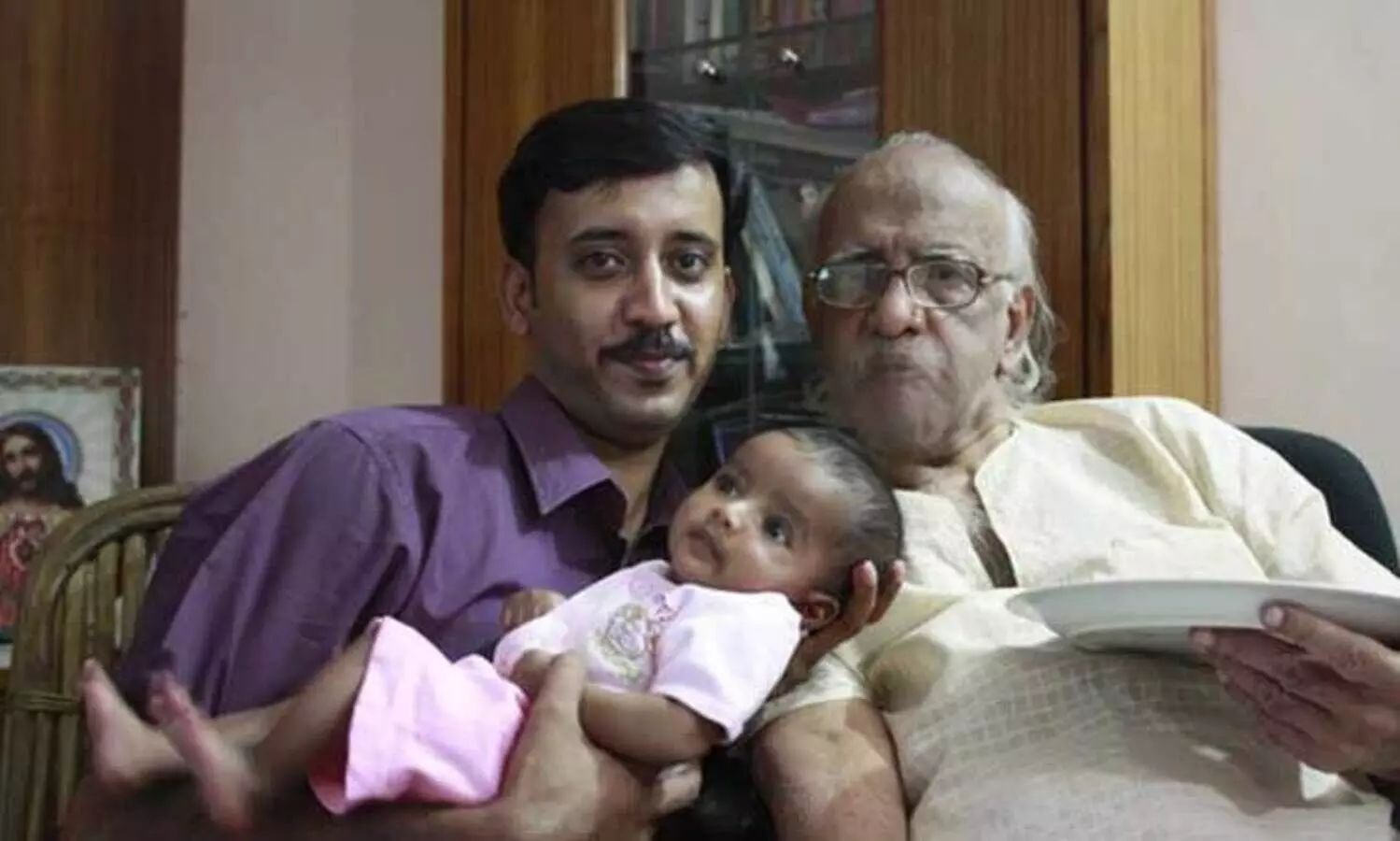 ചൈനാ യാത്രയും ചുവന്ന കുപ്പായവും; അച്ചനെ ഒാർക്കു​േമ്പാൾ