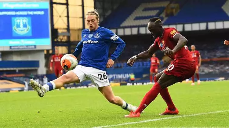 ഡെർബിയിൽ സമനില; ലിവർപൂളിെൻറ കിരീടധാരണം നീളുന്നു ഡെർബിയിൽ സമനില; ലിവർപൂളിെൻറ കിരീടധാരണം നീളുന്നു