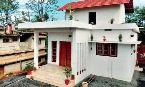 താ​ര​ങ്ങ​ൾ​ക്കു​റ​ങ്ങാ​ൻ ക​ളി​മു​റ്റ​ത്ത് നി​ന്നു​യ​ർ​ന്ന സ്നേ​ഹ​ക്കൂ​ട്