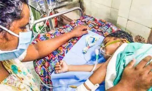 തോട്ടിൽ കാൽവഴുതി വീണ്​ ഒഴുകിയ രണ്ടു വയസ്സുകാരിക്ക്​ ഇത്​ രണ്ടാംജന്മം