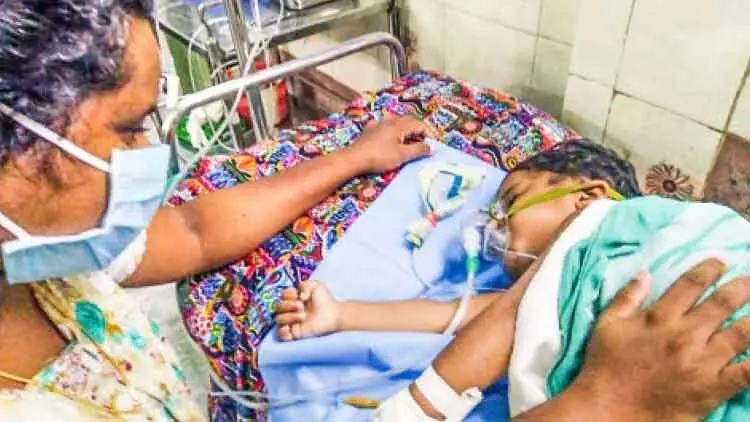 തോട്ടിൽ കാൽവഴുതി വീണ് ഒഴുകിയ രണ്ടു വയസ്സുകാരിക്ക് ഇത് രണ്ടാംജന്മം തോട്ടിൽ കാൽവഴുതി വീണ് ഒഴുകിയ രണ്ടു വയസ്സുകാരിക്ക് ഇത് രണ്ടാംജന്മം