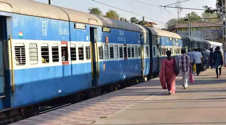 ട്രെയിൻ യാത്രക്കിടെ കോവിഡ് സ്ഥിരീകരിച്ചു; 20 യാത്രക്കാർ നിരീക്ഷണത്തിൽ ട്രെയിൻ യാത്രക്കിടെ കോവിഡ് സ്ഥിരീകരിച്ചു; 20 യാത്രക്കാർ നിരീക്ഷണത്തിൽ