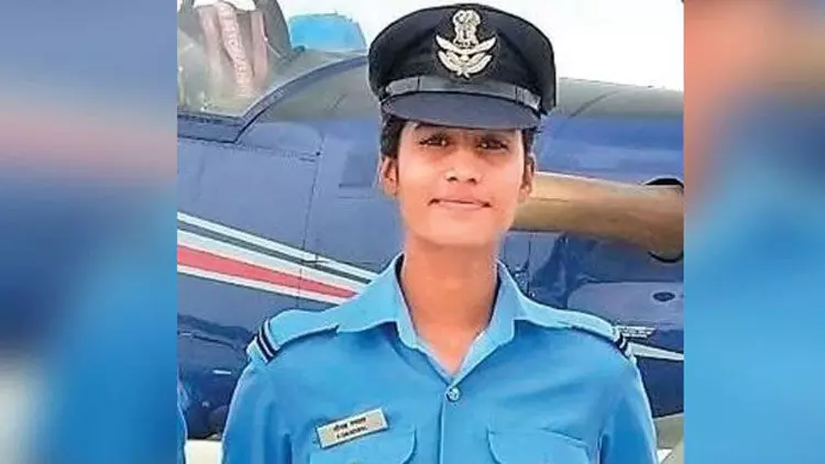 ചായക്കടക്കാരെൻറ മകൾ ഇന്ന് വ്യോമസേന പൈലറ്റ്; കൈയ്യടിയുമായി സമൂഹമമാധ്യമങ്ങൾ ചായക്കടക്കാരെൻറ മകൾ ഇന്ന് വ്യോമസേന പൈലറ്റ്; കൈയ്യടിയുമായി സമൂഹമമാധ്യമങ്ങൾ