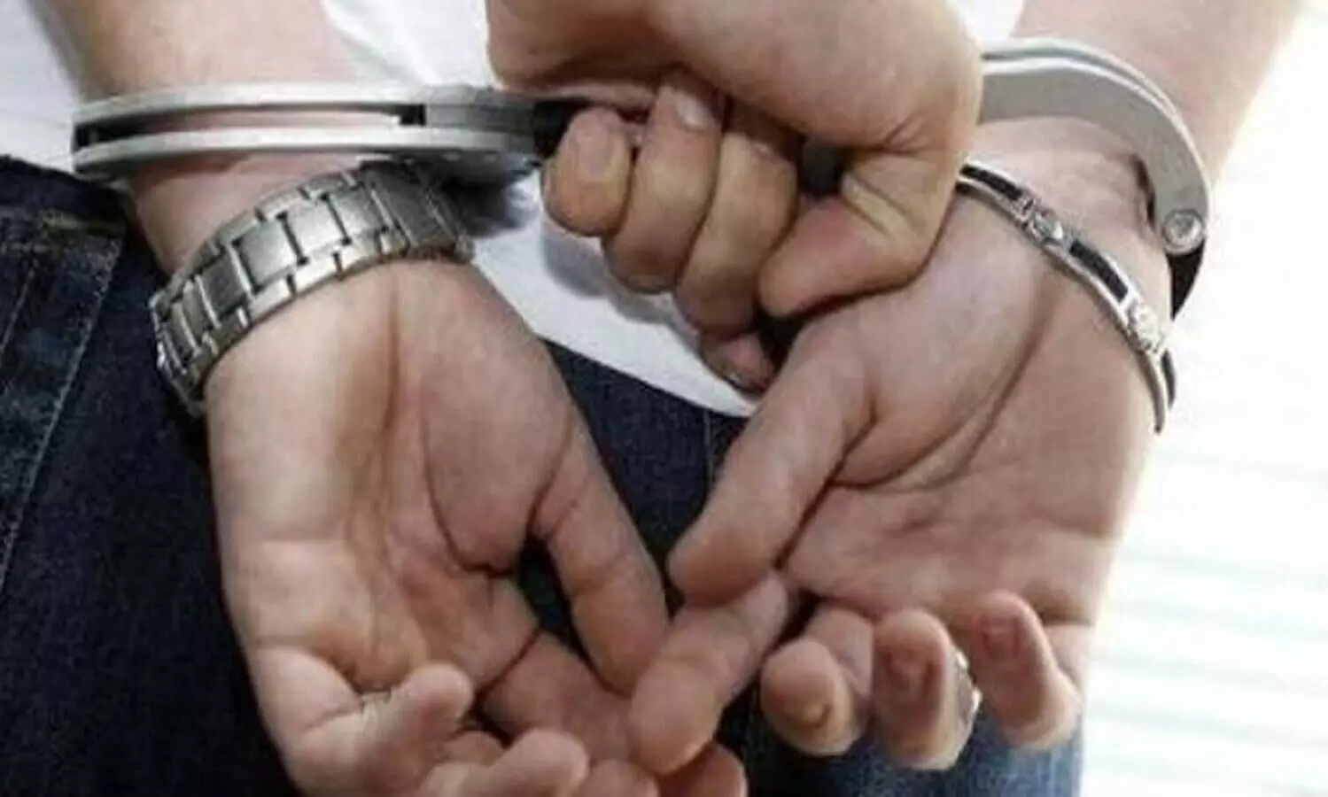 ക്വാ​റ​ന്‍റീ​ൻ കേ​ന്ദ്ര​ത്തി​ൽ ല​ഹ​രി​വ​സ്തു​ക്ക​ൾ എ​ത്തി​ക്കാ​ൻ ശ്ര​മി​ച്ച യു​വാ​ക്ക​ൾ അ​റ​സ്​​റ്റി​ൽ