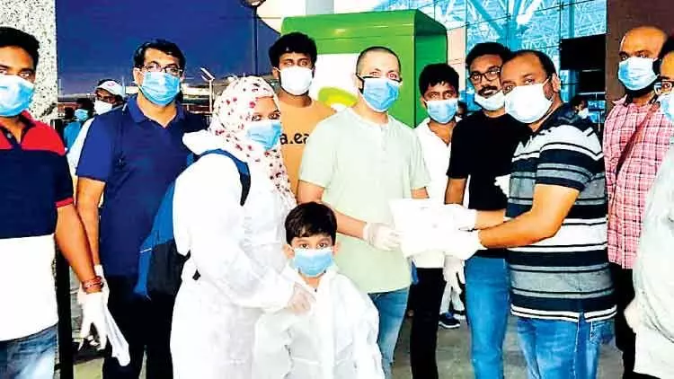 മുട്ടനൂർ മഹല്ല് നിവാസികളുടെ ആദ്യ ചാർട്ടേഡ് വിമാനം കരിപ്പൂരിലെത്തി മുട്ടനൂർ മഹല്ല് നിവാസികളുടെ ആദ്യ ചാർട്ടേഡ് വിമാനം കരിപ്പൂരിലെത്തി