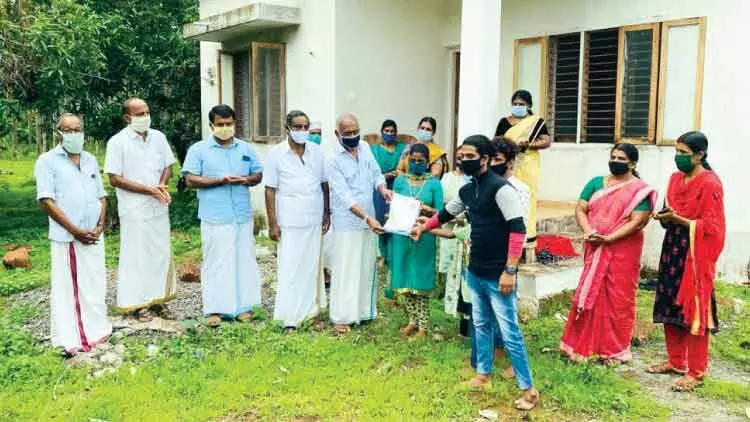 സരോജിനിയുടെ മക്കൾക്കിനി സുരക്ഷിതമായി അന്തിയുറങ്ങാം സരോജിനിയുടെ മക്കൾക്കിനി സുരക്ഷിതമായി അന്തിയുറങ്ങാം