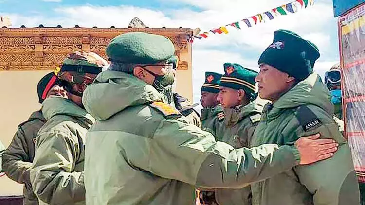 ചർച്ച, വാഗ്യുദ്ധം; സൈനിക പിൻമാറ്റം വേഗത്തിലാക്കാൻ ചർച്ചയിൽ ധാരണ ചർച്ച, വാഗ്യുദ്ധം; സൈനിക പിൻമാറ്റം വേഗത്തിലാക്കാൻ ചർച്ചയിൽ ധാരണ