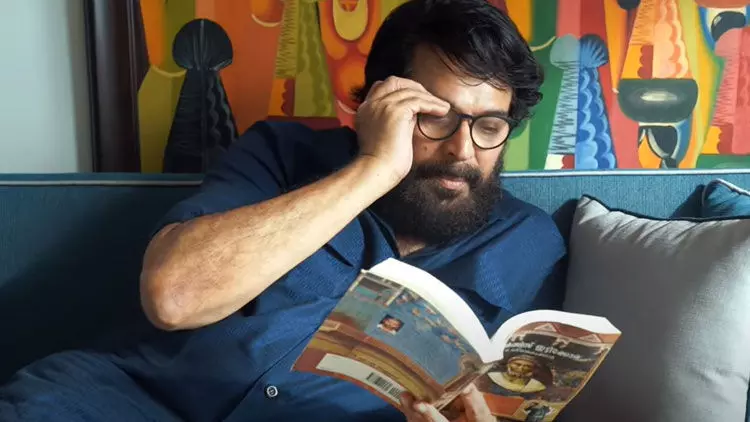 വായനാവാരത്തിൽ ഇഷ്​ടനോവൽ വായിച്ച്​ മമ്മൂട്ടി; ദൃശ്യം പകർത്തി ദുൽഖർ