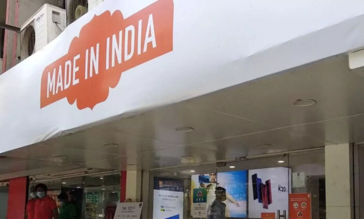 ബഹിഷ്​കരണം ഭയന്ന്​ സ്​റ്റോറുകൾക്ക്​ മുമ്പിൽ മെയ്​ഡ്​ ഇൻ ഇന്ത്യ ബാനറുമായി ഷവോമി