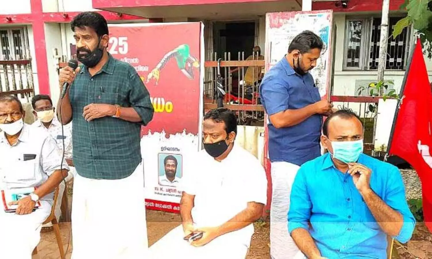 വിവാദങ്ങൾക്കിടയിലും പാർട്ടി പരിപാടിയിൽ സക്കീർ ഹുസൈൻ