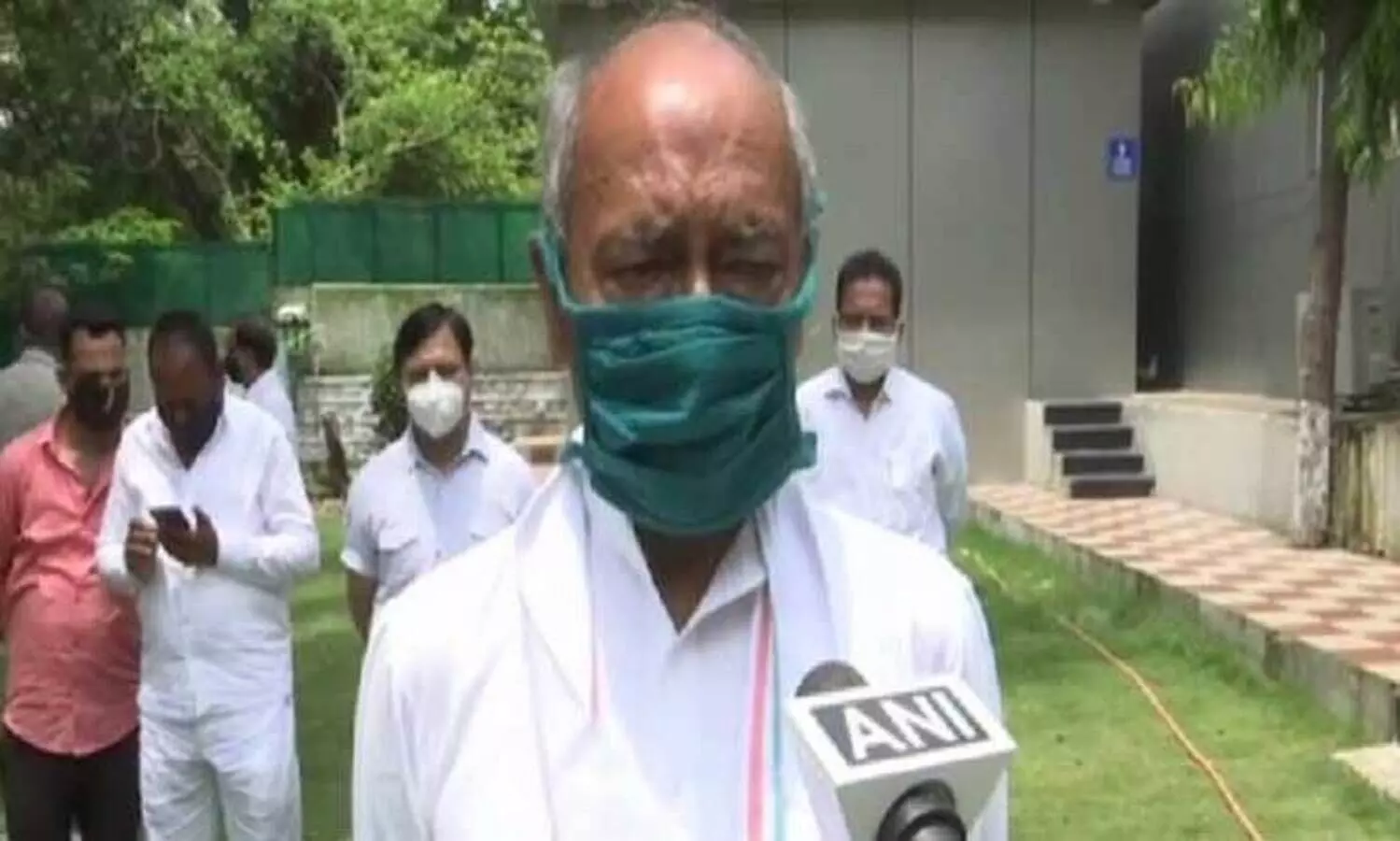 ഇന്ധന വിലവർധനവി​െൻറ ലാഭം ഉപയോഗിച്ച്​​​ ബി.ജെ.പി എം.എൽ.എമാരെ വാങ്ങിക്കൂട്ടുന്നു- ദിഗ്​വിജയ സിങ്​