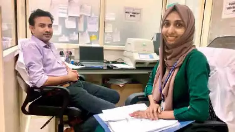 കോവിഡ് പ്രതിരോധം: വിശ്രമമില്ലാതെ ദമ്പതികൾ കോവിഡ് പ്രതിരോധം: വിശ്രമമില്ലാതെ ദമ്പതികൾ