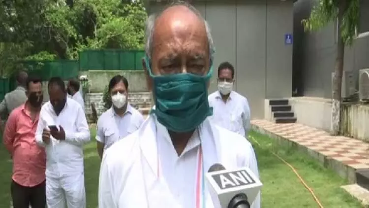 ഇന്ധന വിലവർധനവി​െൻറ ലാഭം ഉപയോഗിച്ച്​​​ ബി.ജെ.പി എം.എൽ.എമാരെ വാങ്ങിക്കൂട്ടുന്നു- ദിഗ്​വിജയ സിങ്​