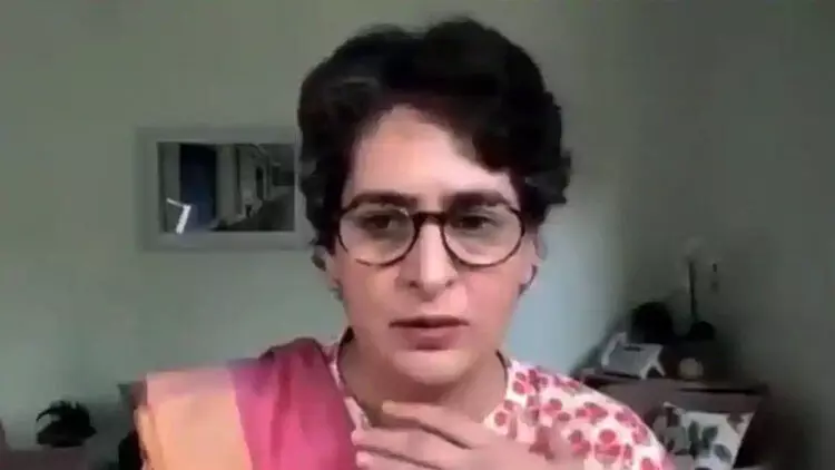 ഞാൻ ഇന്ദിര ഗാന്ധിയുടെ പേരക്കുട്ടി; ഭീഷണി എന്നോട് വേണ്ട -പ്രിയങ്ക ഗാന്ധി ഞാൻ ഇന്ദിര ഗാന്ധിയുടെ പേരക്കുട്ടി; ഭീഷണി എന്നോട് വേണ്ട -പ്രിയങ്ക ഗാന്ധി