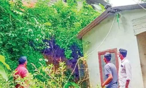 മരണഭീതിയില്‍ രണ്ടു കുടുംബങ്ങള്‍; ജനപ്രതിനിധികള്‍ കൈ ഒഴിഞ്ഞെന്ന് പരാതി