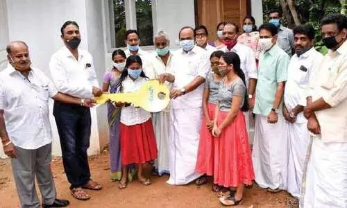 പ്ര​വാ​സി ദ്രോ​ഹം: സ​ർ​ക്കാ​ർ തി​രി​ച്ച​ടി നേ​രി​ടേ​ണ്ടി വ​രും –വി.​ഡി. സ​തീ​ശ​ൻ