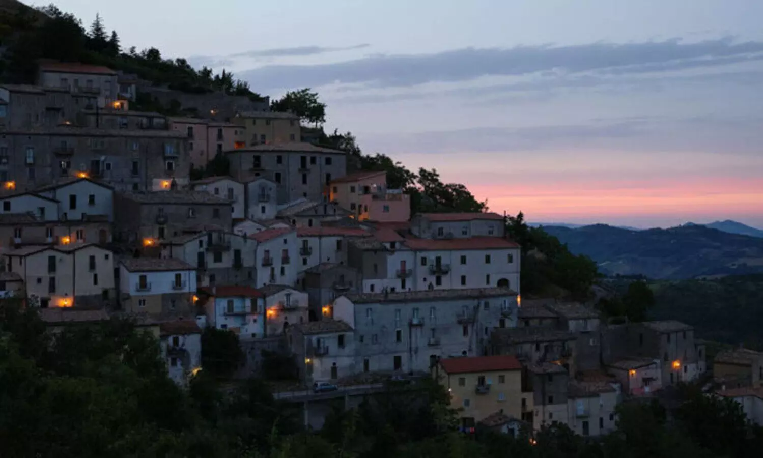 സാൻ ഫ്ലി കാത്തിരിക്കുന്നു, സഞ്ചാരികളുടെ ഒഴുക്കിനായി..