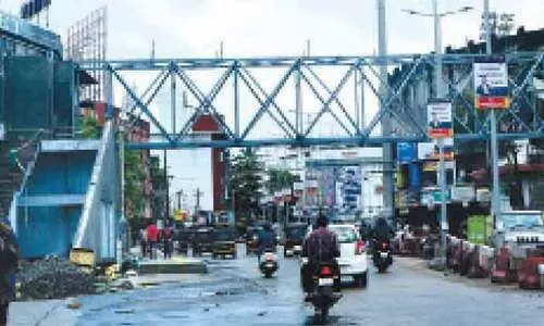 എസ്‌കലേറ്റർ ചൈനയിൽ നിന്നെത്തി; നഗരത്തിലെ നടപ്പാലം നിർമാണം തകൃതി