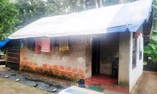 പഠിക്കാൻ ഫോണില്ല; പത്താം ക്ലാസുകാരന്‍റെ പ്രാർഥന മനുവേട്ടൻ പുറത്തുപോവരുതേയെന്ന്