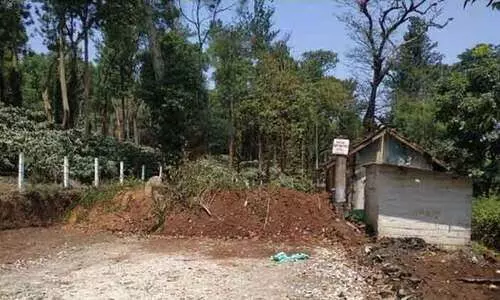 കർണാടക തോൽപ്പെട്ടി അതിർത്തിയിൽ കമ്പിവേലി കെട്ടി തിരിച്ചു