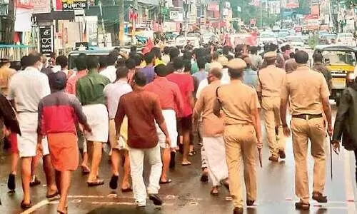 ച​ങ്ങ​രം​കു​ള​ത്ത്​ സം​ഘ​ര്‍ഷം: കെ.​എ​സ്.​യു മലപ്പുറം ജി​ല്ല സെ​ക്ര​ട്ടറി ഉ​ൾ​പ്പെ​ടെ നാ​ലു​പേ​ർ​ക്ക്​ പ​രി​ക്ക്