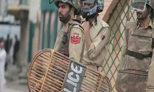 കശ്​മീരിൽ കൊല്ലപ്പെട്ട ഹിസ്​ബ്​ കമാൻഡറുടെ മാതാവ്​ അറസ്​റ്റിൽ