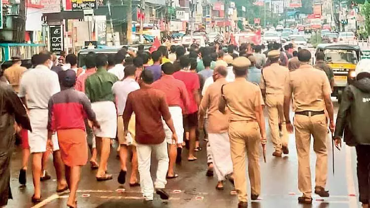 ച​ങ്ങ​രം​കു​ള​ത്ത്​ സം​ഘ​ര്‍ഷം: കെ.​എ​സ്.​യു മലപ്പുറം ജി​ല്ല സെ​ക്ര​ട്ടറി ഉ​ൾ​പ്പെ​ടെ നാ​ലു​പേ​ർ​ക്ക്​ പ​രി​ക്ക്