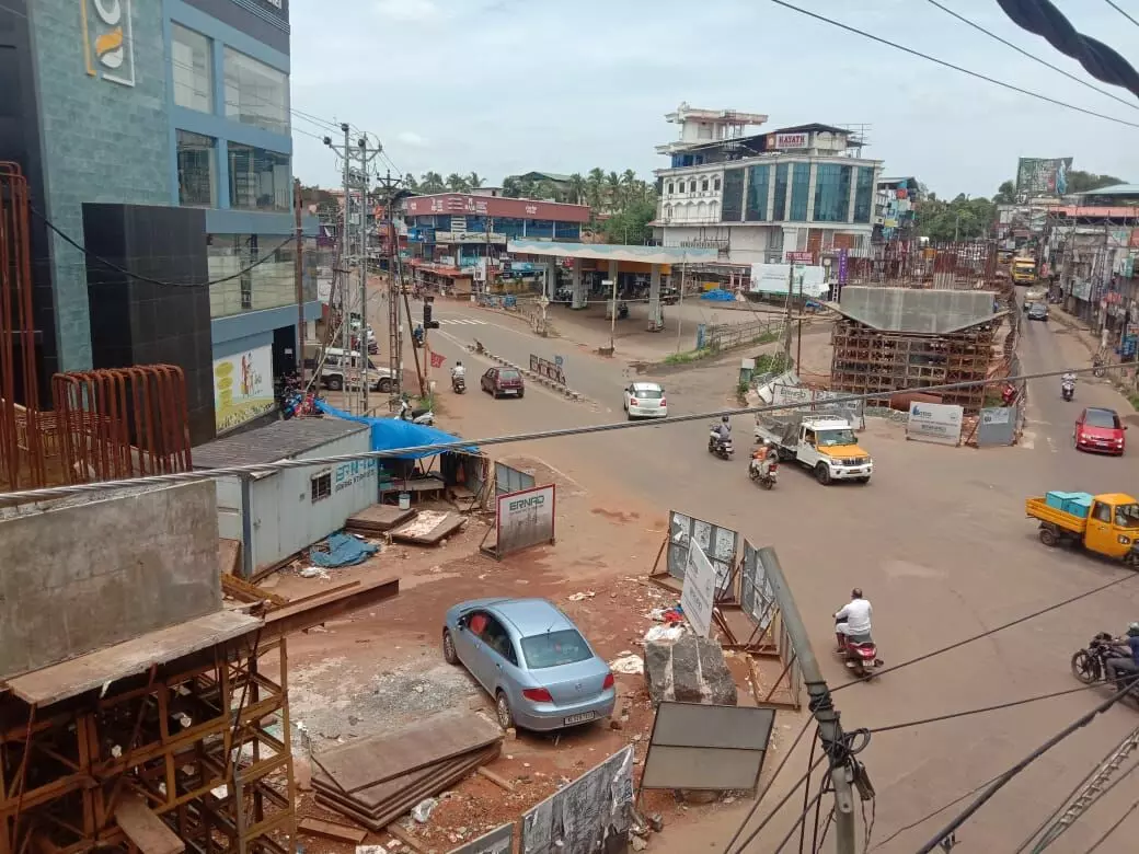 എടപ്പാളിൽ അഞ്ച് ആരോഗ്യപ്രവർത്തകർക്ക് കോവിഡ്; നാല് പഞ്ചായത്തുകൾ അടച്ചിടാൻ ശുപാർശ എടപ്പാളിൽ അഞ്ച് ആരോഗ്യപ്രവർത്തകർക്ക് കോവിഡ്; നാല് പഞ്ചായത്തുകൾ അടച്ചിടാൻ ശുപാർശ