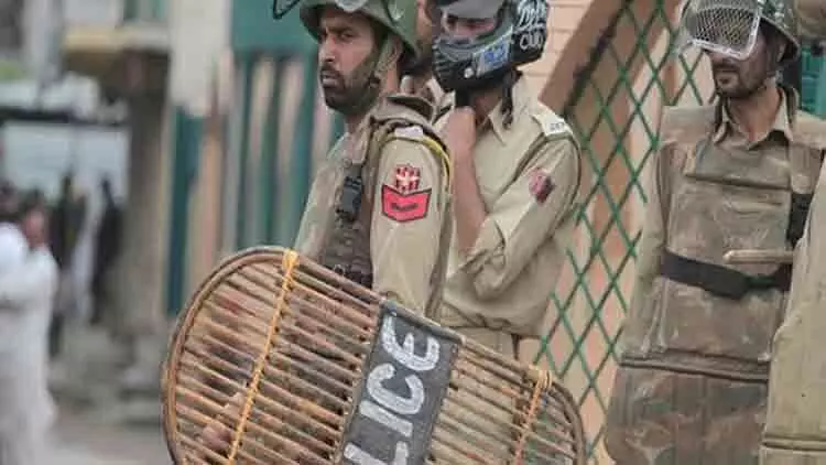 കശ്​മീരിൽ കൊല്ലപ്പെട്ട ഹിസ്​ബ്​ കമാൻഡറുടെ മാതാവ്​ അറസ്​റ്റിൽ