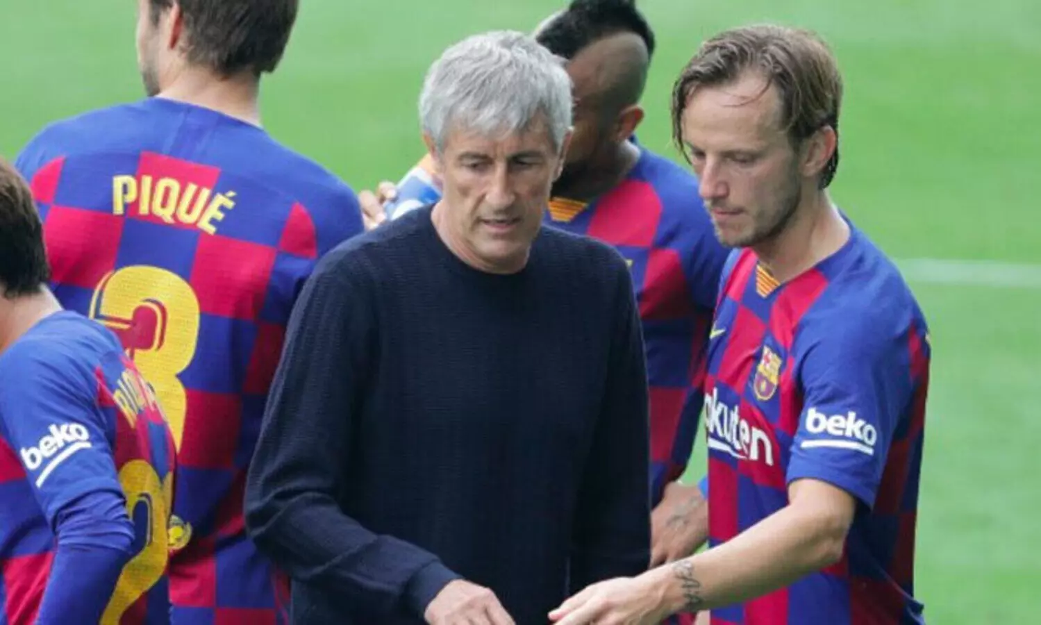 ബാ​ഴ്​​സ​ലോ​ണ​ കോ​ച്ച്​ ക്വി​കെ സെ​റ്റ്യാ​നെ​തി​രെ താരങ്ങളുടെ പടയൊരുക്കം