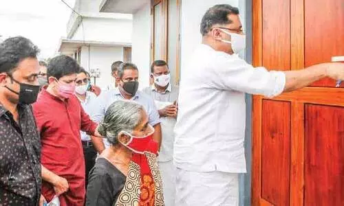 15 കു​ടും​ബ​ങ്ങ​ൾ​ക്ക് മ​നം​നി​റ​ഞ്ഞ പാ​ലു​കാ​ച്ച​ൽ; സ്വ​പ്ന ഭ​വ​ന​ങ്ങ​ൾ​ക്ക് ഇ​നി നാ​ടി​െൻറ സ്നേ​ഹ​ത്ത​ണ​ൽ