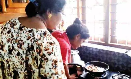 കാഴ്ചയിൽ നല്ല മത്സ്യം; അടുപ്പത്ത് വെച്ചപ്പോൾ പുറത്തുവന്നത് പുഴുക്കൾ