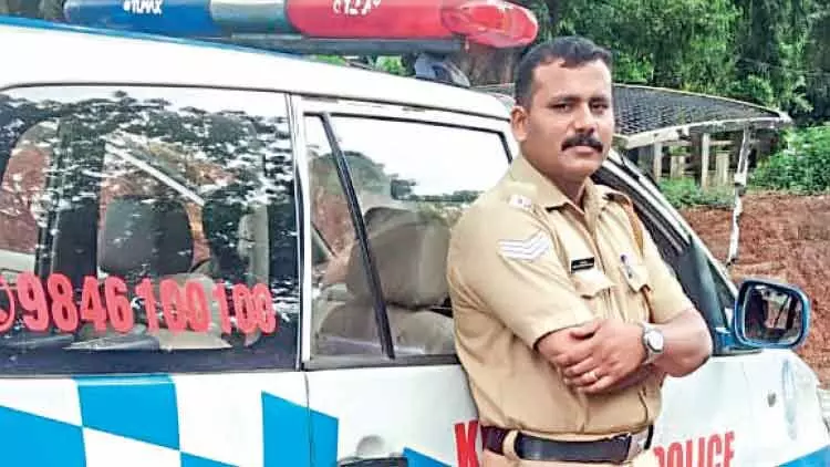 പൊലീസ് ഉദ്യോഗസ്ഥന് സംസ്ഥാന പൊലീസ് മേധാവിയുടെ പാരിതോഷികം പൊലീസ് ഉദ്യോഗസ്ഥന് സംസ്ഥാന പൊലീസ് മേധാവിയുടെ പാരിതോഷികം