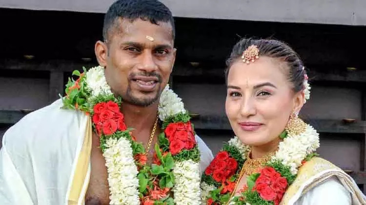 മി​സ്​​റ്റ​ര്‍ യൂ​നി​വേ​ഴ്‌​സ് ചിത്തരേശ് നടേശന്​ ഉസ്ബകിസ്​താന്‍കാരി വധു