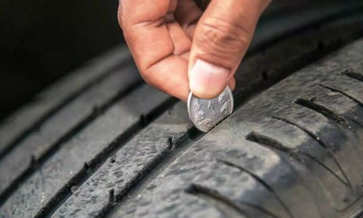 ടയറുകൾ കഷണ്ടിയായി തുടങ്ങിയൊ,  പണികിട്ടുംമുമ്പ്​ മാറ്റുന്നതാണ്​ നല്ലത്​