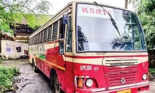 കോ​വി​ഡ് ബാ​ധി​ത​നാ​യ കണ്ടക്ടർ ജോലിചെയ്ത ബസ് അണുമുക്തമാക്കുന്നതിൽ വീഴ്ച