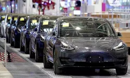 ഒന്നും രണ്ടുമല്ല... ഓൺലൈനിൽ അബദ്ധത്തിൽ ഓർഡർ ചെയ്​തത്​ 28 ടെസ്​ല കാറുകൾ