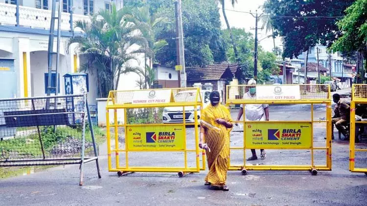 കോവിഡ്: കേന്ദ്ര സർക്കാർ വകുപ്പുകളിൽ ഹാജർനില 50 ശതമാനമാക്കി കോവിഡ്: കേന്ദ്ര സർക്കാർ വകുപ്പുകളിൽ ഹാജർനില 50 ശതമാനമാക്കി