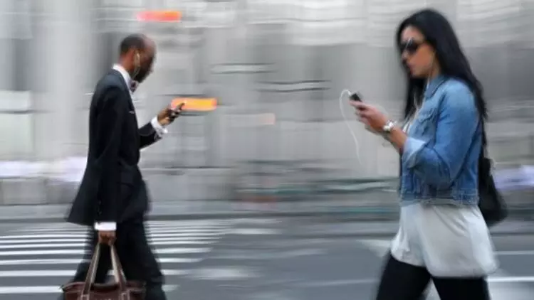 ഓരോ മനുഷ്യനും ജീവിതത്തിൽ സ്​മാർട്ട്​ഫോണുകളിൽ ചെലവഴിക്കുന്നത് ശരാശരി​ ഒമ്പത്​ വർഷങ്ങളെന്ന്​ പഠനം