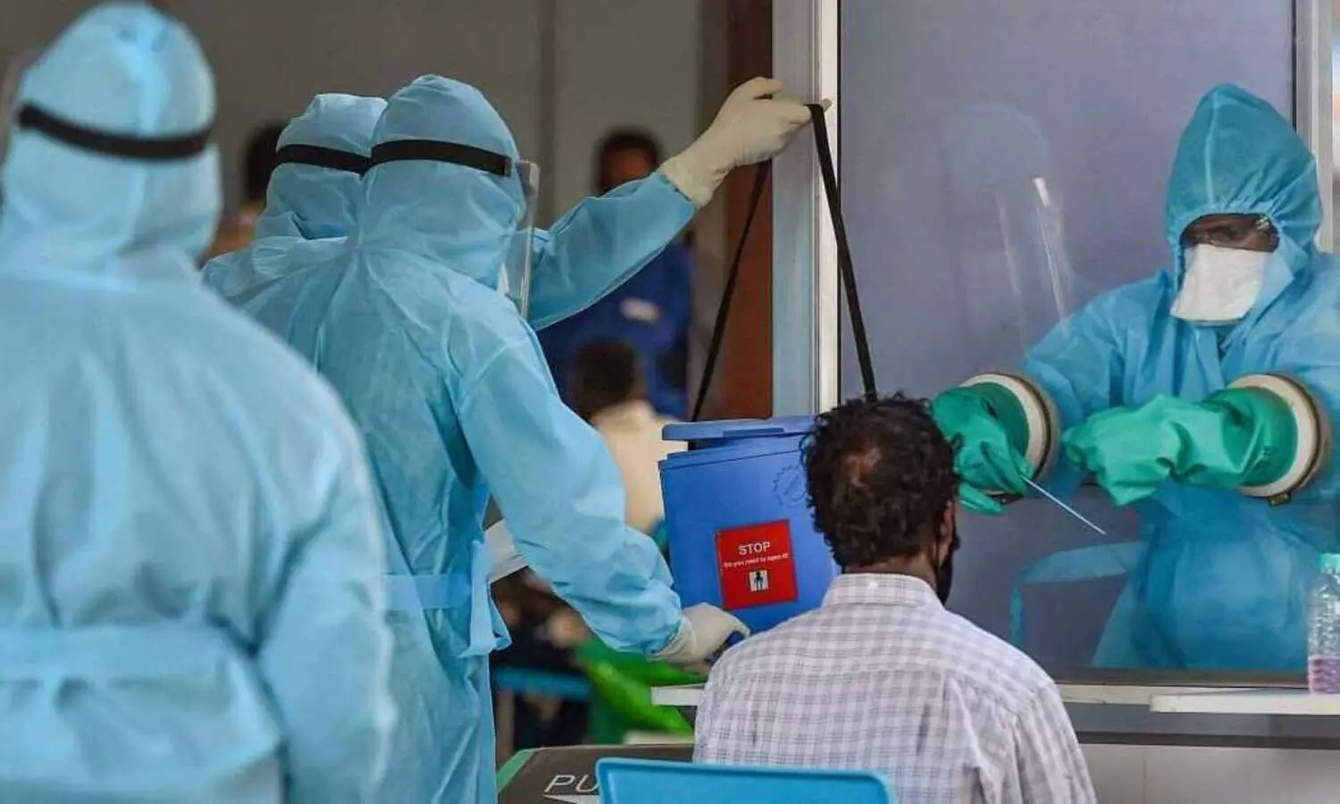 കോവിഡ്​:  നാളെ മുതൽ കർശന നിയന്ത്രണം; 25,000 പൊലീസുകാരെ നിയോഗിക്കും, രാത്രിയാത്ര ഒഴിവാക്കണം