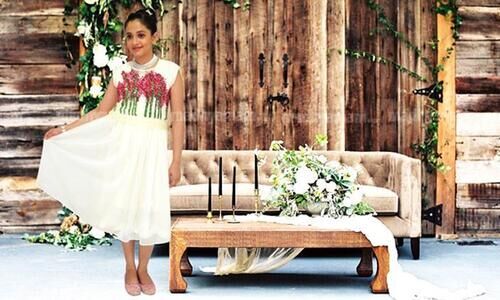 ഒൗ​ട്ട്​​ഫി​റ്റ്​​സില്‍ സ്റ്റെ​ന്‍​സി​ല്‍ പെ​യി​ന്‍റിങ്​​