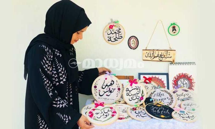 ലോക്ഡൗൺ കാലത്തെ വർണത്തുന്നലുകൾ ലോക്ഡൗൺ കാലത്തെ വർണത്തുന്നലുകൾ