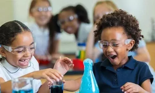 മ​ക്ക​ള്‍ പ​രീ​ക്ഷ​ണ​മാ​കു​​േമ്പാ​ള്‍