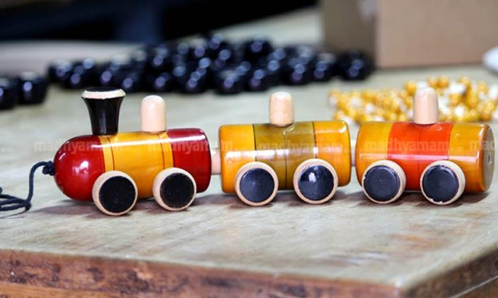 കളിപ്പാട്ടത്തിന്റെ പ്രായം അറിയണം കളിപ്പാട്ടത്തിന്റെ പ്രായം അറിയണം