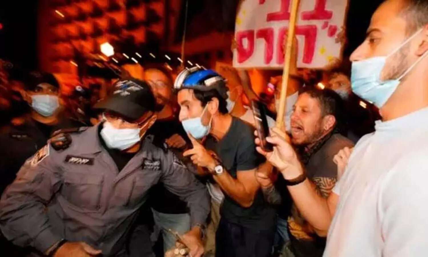 ക്രൈം മിനിസ്​റ്റർ, ഗോ ഹോം...; നെതന്യാഹുവിനെതിരെ സമരം കനപ്പിച്ച്​ ആയിരങ്ങൾ തെരുവിൽ