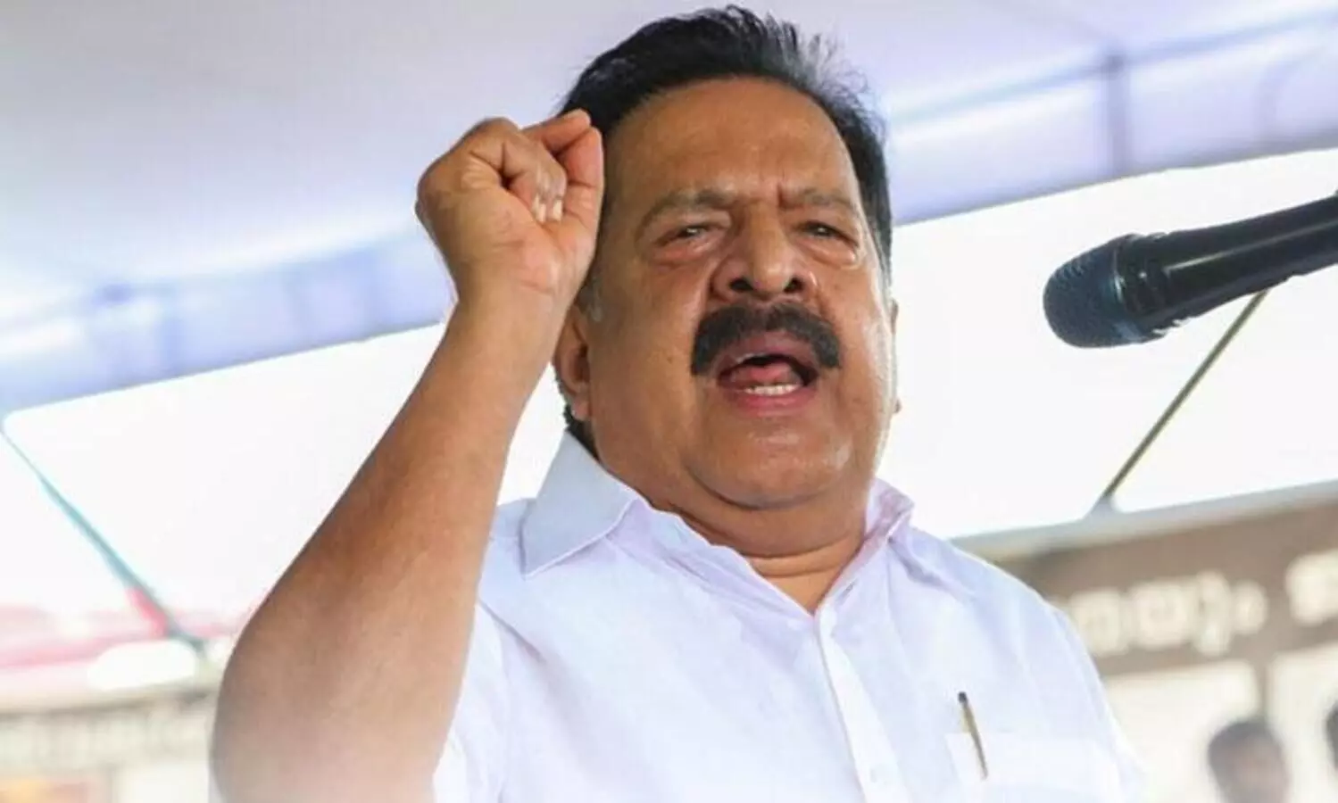 റാങ്ക്​ ലിസ്​റ്റിലുള്ളവർ വേ​ഴാമ്പലിനെ പോലെ കാത്തിരിക്കുന്നു; അനധികൃത നിയമനങ്ങൾ തകൃതി -ചെന്നിത്തല