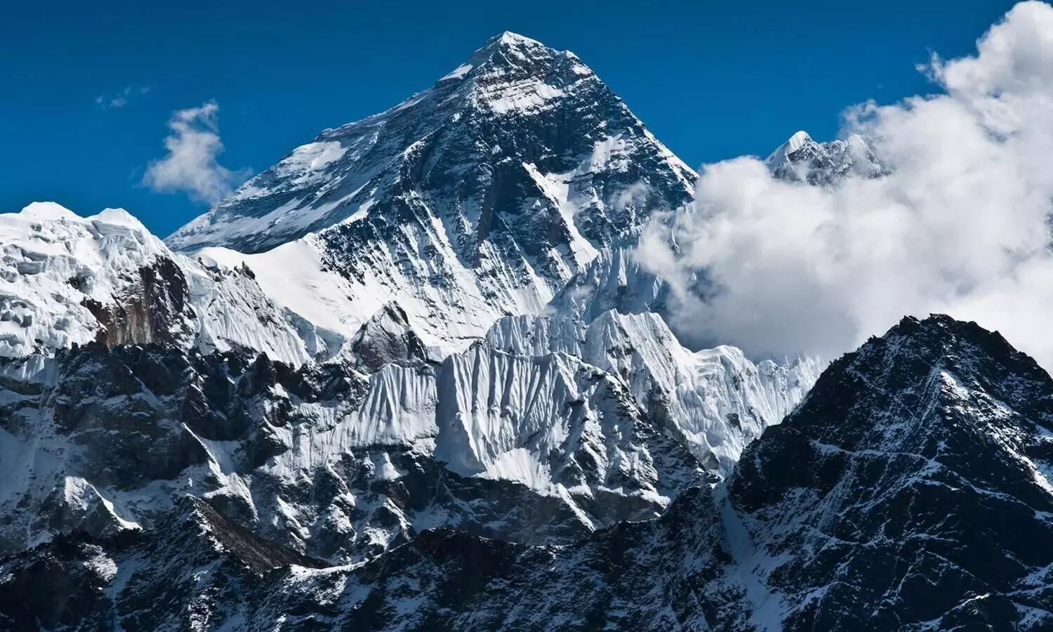 കോവിഡ്​ പടിക്കുപുറത്ത്​; എവറസ്​റ്റിലേക്ക്​ പ്രവേശനമനുവദിച്ച്​ നേപ്പാൾ