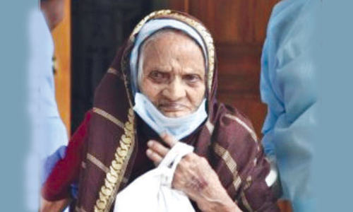 കോവിഡിനെ പുല്ലുപോലെ തോൽപിച്ച്​ 110 വയസുകാരി സിദ്ധമ്മ 