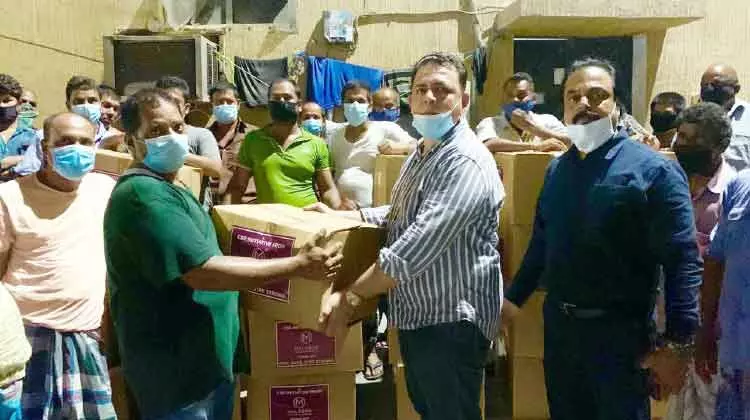 ദുരിതത്തിലായ തൊഴിലാളികൾക്ക് നോർക്ക ഹെൽപ് ഡെസ്ക് ഭക്ഷ്യധാന്യം വിതരണം ചെയ്തു ദുരിതത്തിലായ തൊഴിലാളികൾക്ക് നോർക്ക ഹെൽപ് ഡെസ്ക് ഭക്ഷ്യധാന്യം വിതരണം ചെയ്തു