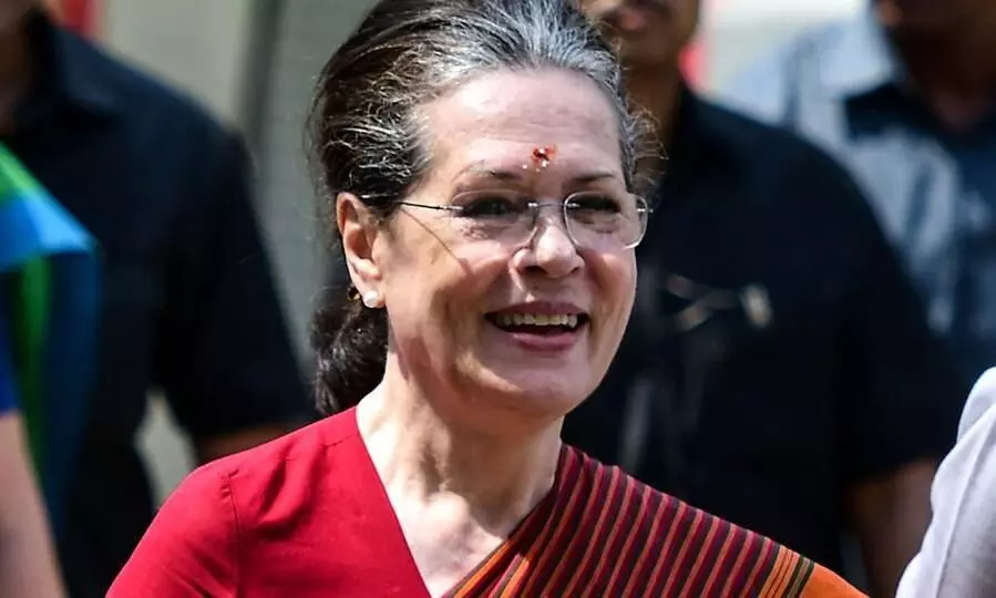 സോണിയ ഗാന്ധി ആശുപത്രി വിട്ടു സോണിയ ഗാന്ധി ആശുപത്രി വിട്ടു